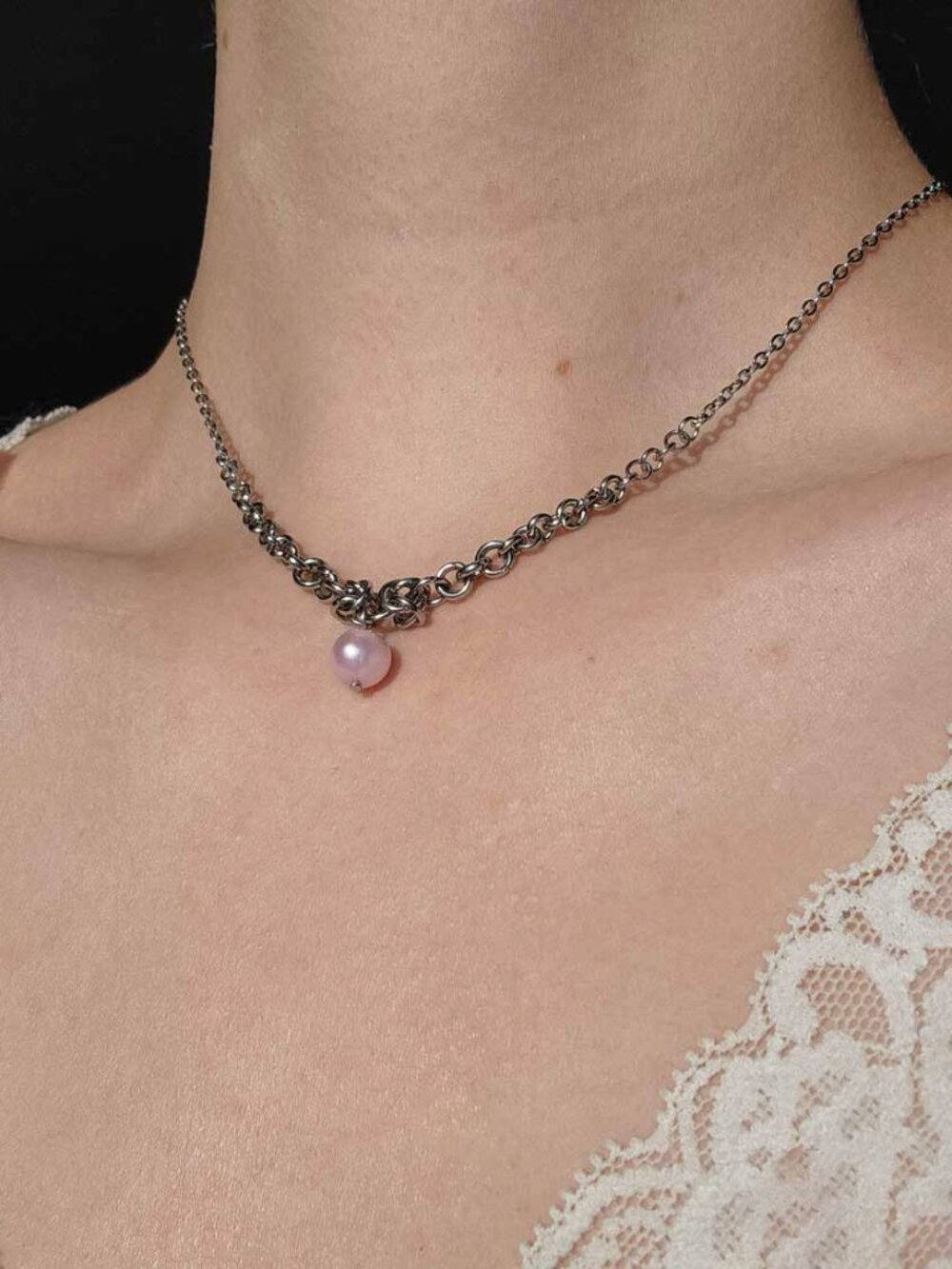 Vintage dainty pink pearl and silver necklace - Picture 9 of 10